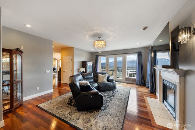 865 Burlington Heights Drive, Burlington, WA 98233