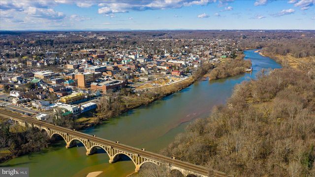 408 RIVERSIDE DR, Fredericksburg, VA 22401