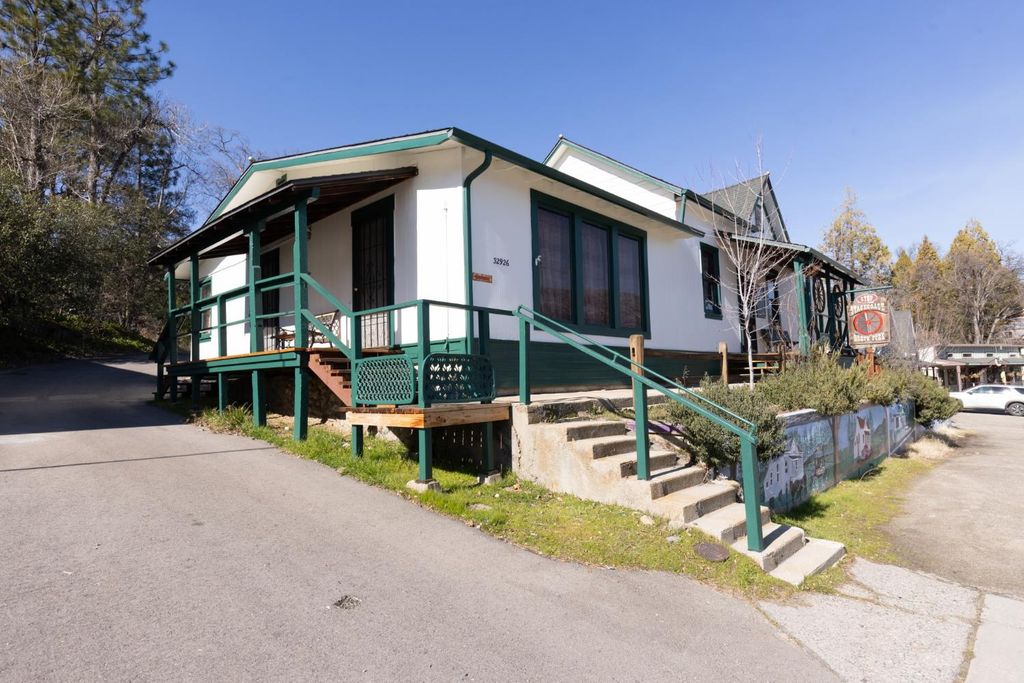 Image 5 of property listing at 32926 Road 222, North Fork, CA 93643
