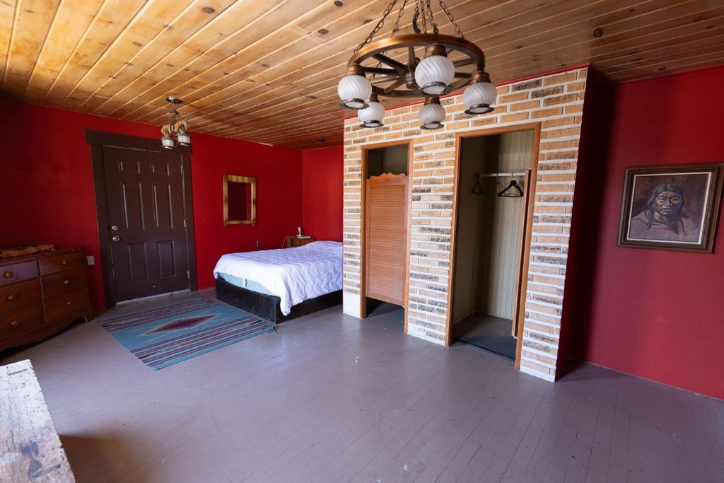 Image 8 of property listing at 32926 Road 222, North Fork, CA 93643