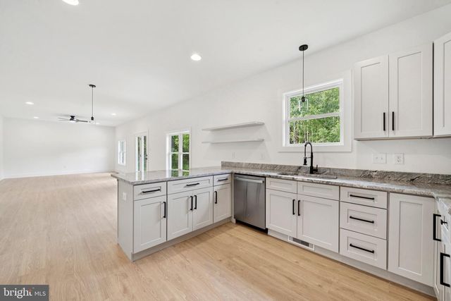 425 PALOMINO DR, Louisa, VA 23093