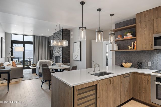 1702 W Glencoe Mountain Way 7048, Park City, UT 84060