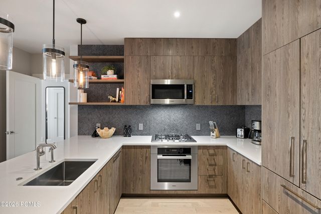 1702 W Glencoe Mountain Way 7048, Park City, UT 84060