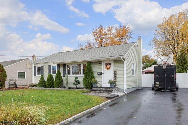 262 Valley Rd, Clark Twp., NJ 07066