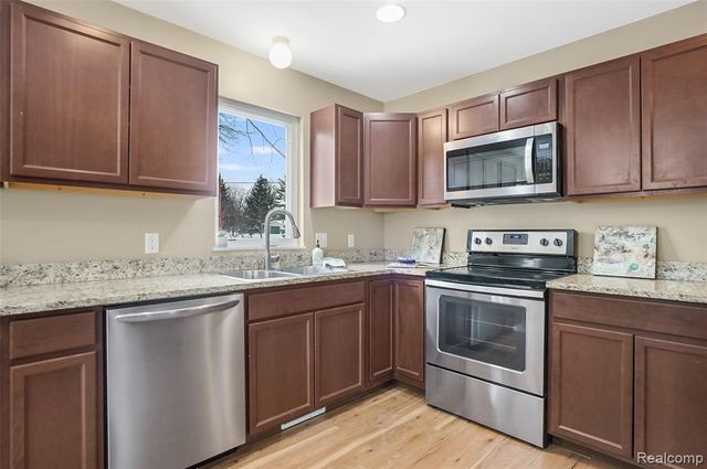 2420 Fisher Road, Howell, MI 48855