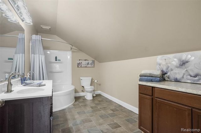 2420 Fisher Road, Howell, MI 48855