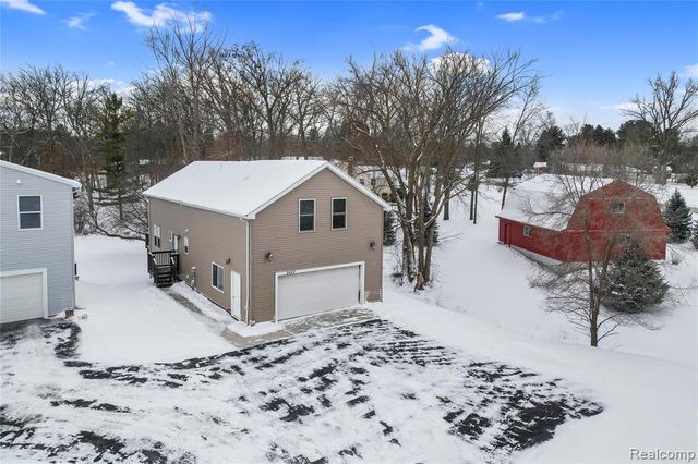 2420 Fisher Road, Howell, MI 48855