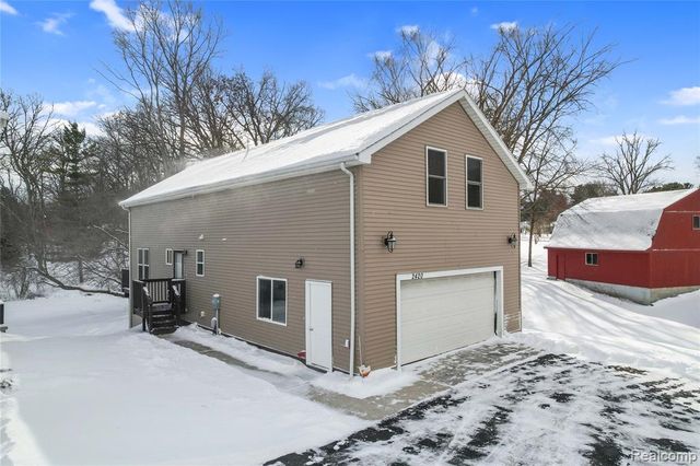 2420 Fisher Road, Howell, MI 48855