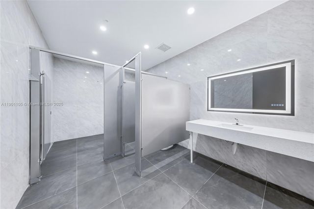 504 NW 1st Ave, Hallandale Beach, FL 33009