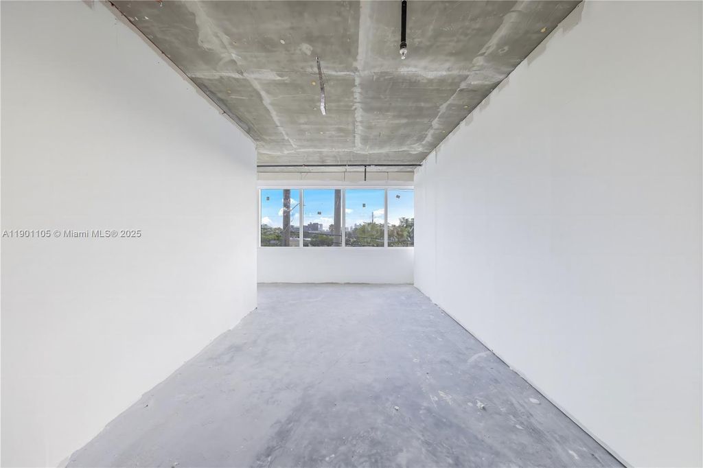 504 NW 1st Ave, Hallandale Beach, FL 33009