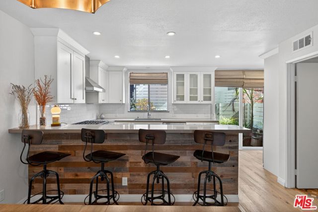 8611 Burton Way 4, Los Angeles, CA 90048
