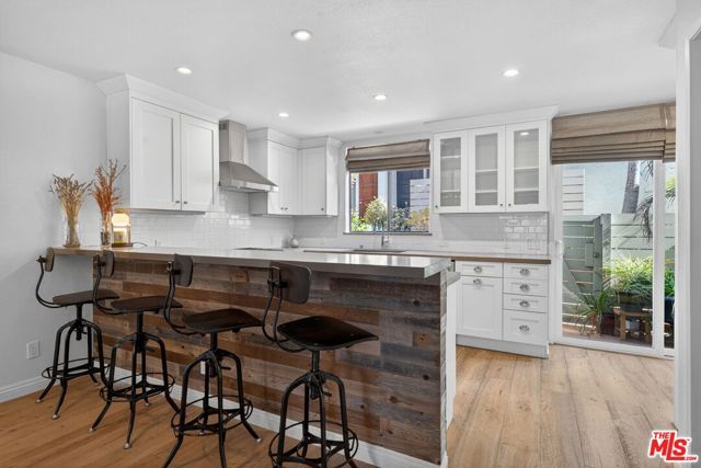 8611 Burton Way 4, Los Angeles, CA 90048