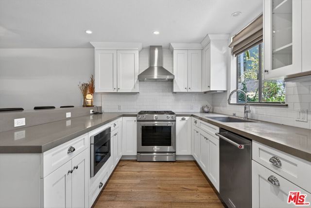 8611 Burton Way 4, Los Angeles, CA 90048