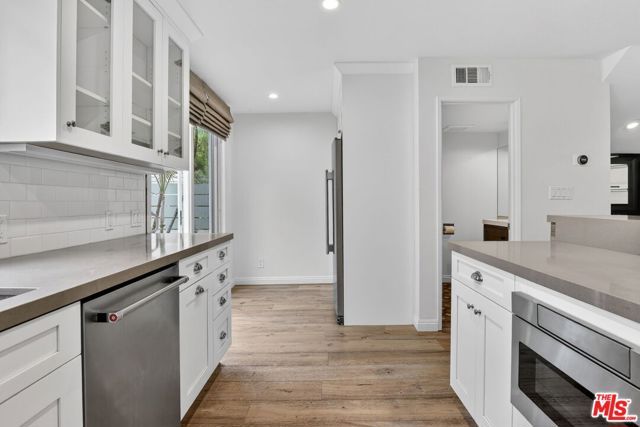 8611 Burton Way 4, Los Angeles, CA 90048