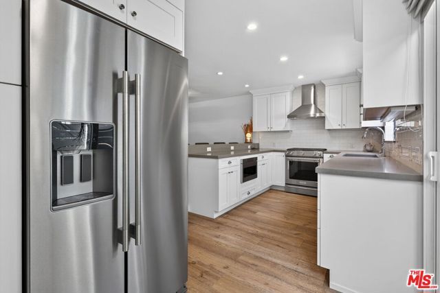 8611 Burton Way 4, Los Angeles, CA 90048
