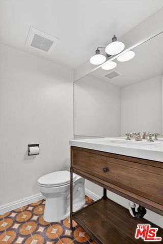 8611 Burton Way 4, Los Angeles, CA 90048