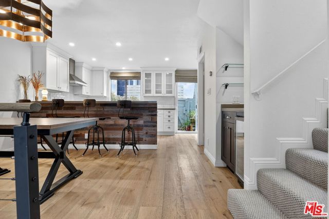 8611 Burton Way 4, Los Angeles, CA 90048