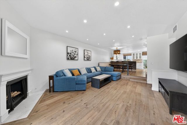 8611 Burton Way 4, Los Angeles, CA 90048