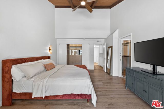8611 Burton Way 4, Los Angeles, CA 90048