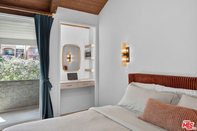8611 Burton Way 4, Los Angeles, CA 90048