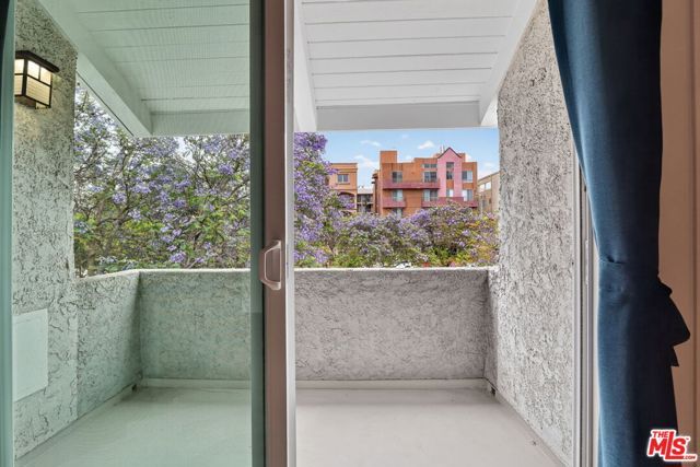 8611 Burton Way 4, Los Angeles, CA 90048