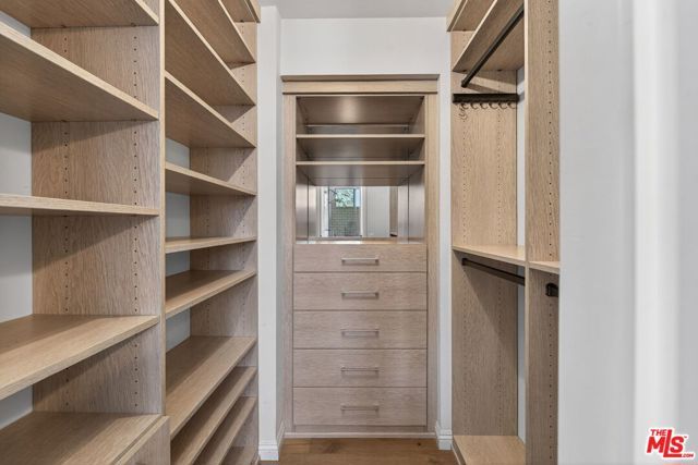8611 Burton Way 4, Los Angeles, CA 90048