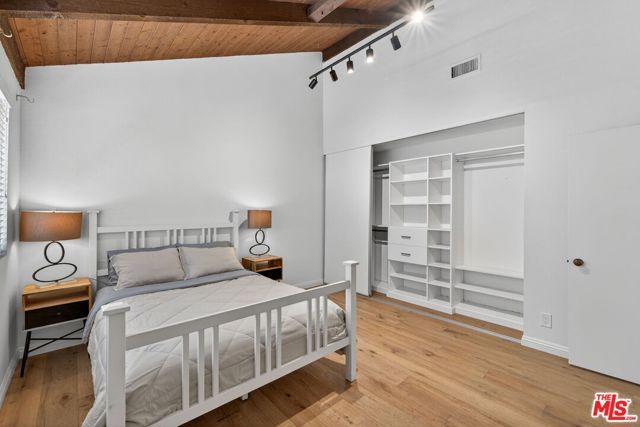 8611 Burton Way 4, Los Angeles, CA 90048
