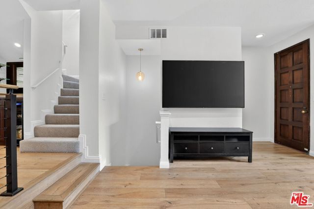 8611 Burton Way 4, Los Angeles, CA 90048