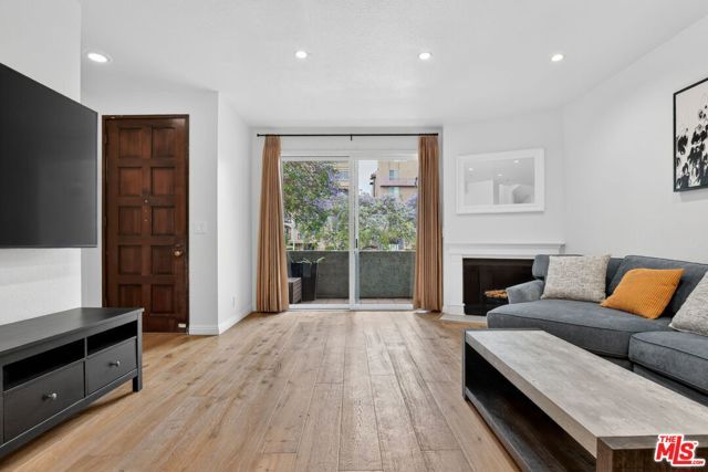8611 Burton Way 4, Los Angeles, CA 90048