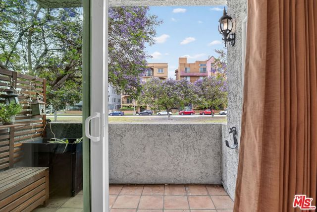 8611 Burton Way 4, Los Angeles, CA 90048