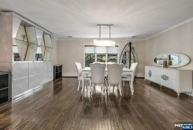 1115 Arcadian Way, Fort Lee, NJ 07024