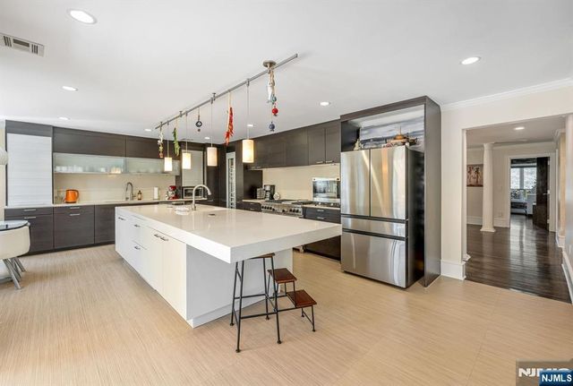 1115 Arcadian Way, Fort Lee, NJ 07024