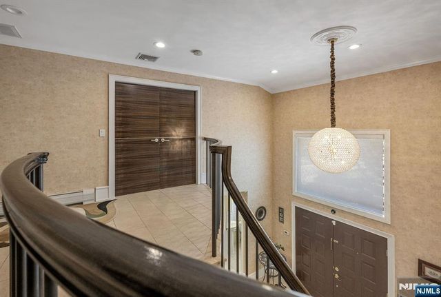 1115 Arcadian Way, Fort Lee, NJ 07024
