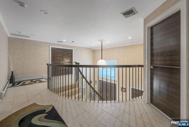 1115 Arcadian Way, Fort Lee, NJ 07024