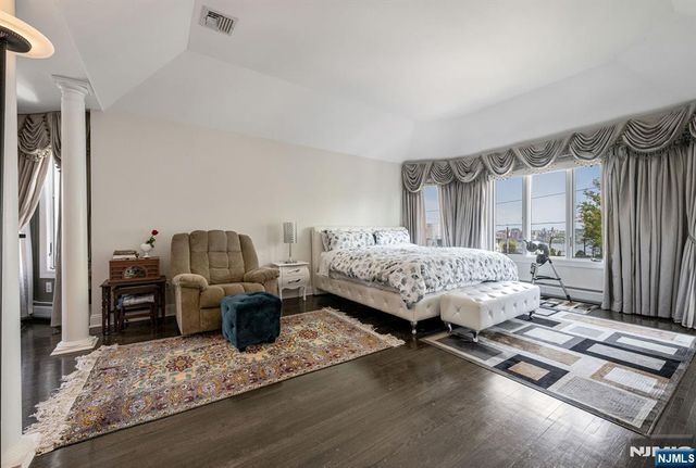 1115 Arcadian Way, Fort Lee, NJ 07024