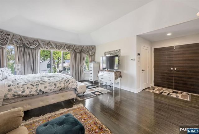 1115 Arcadian Way, Fort Lee, NJ 07024