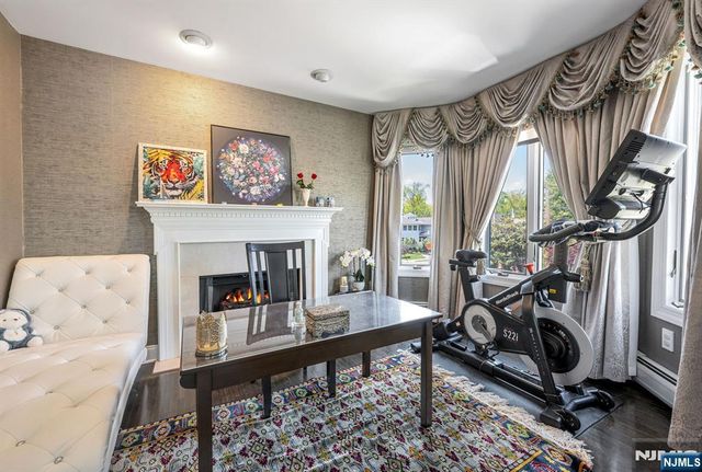 1115 Arcadian Way, Fort Lee, NJ 07024