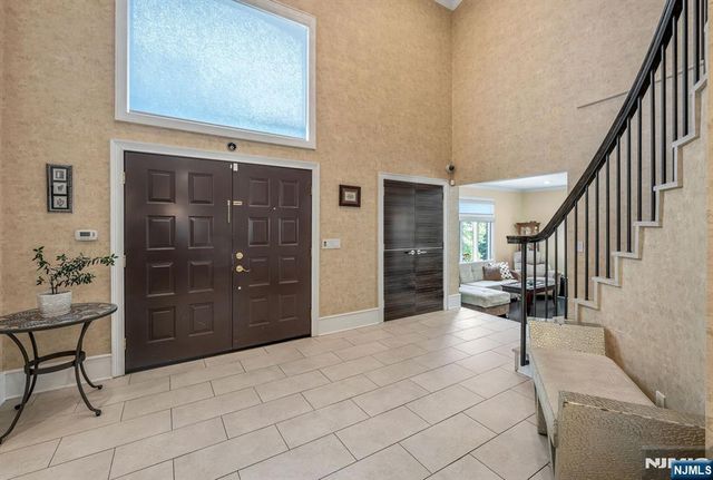 1115 Arcadian Way, Fort Lee, NJ 07024