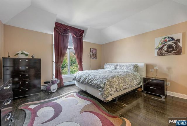1115 Arcadian Way, Fort Lee, NJ 07024