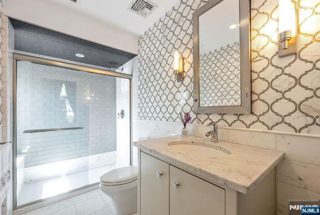 1115 Arcadian Way, Fort Lee, NJ 07024