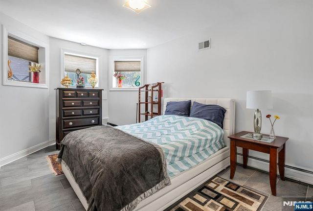 1115 Arcadian Way, Fort Lee, NJ 07024