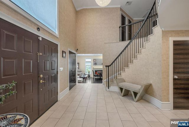 1115 Arcadian Way, Fort Lee, NJ 07024