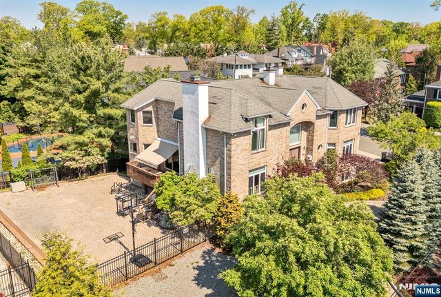 1115 Arcadian Way, Fort Lee, NJ 07024