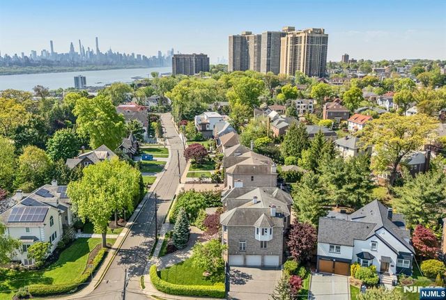 1115 Arcadian Way, Fort Lee, NJ 07024