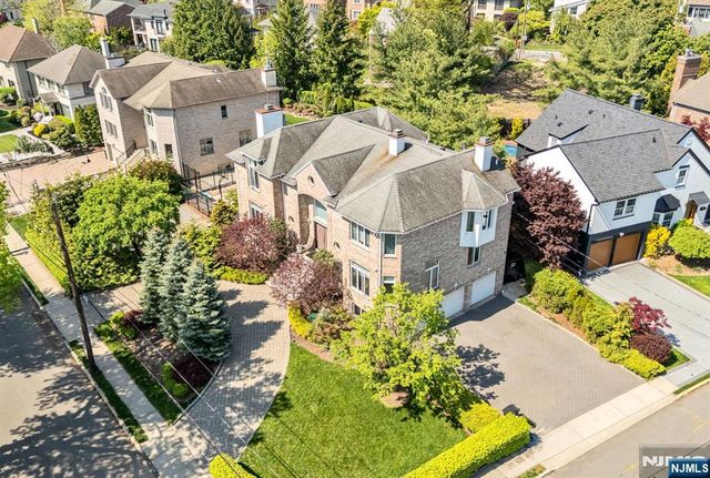1115 Arcadian Way, Fort Lee, NJ 07024