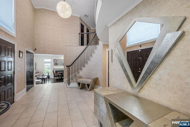 1115 Arcadian Way, Fort Lee, NJ 07024