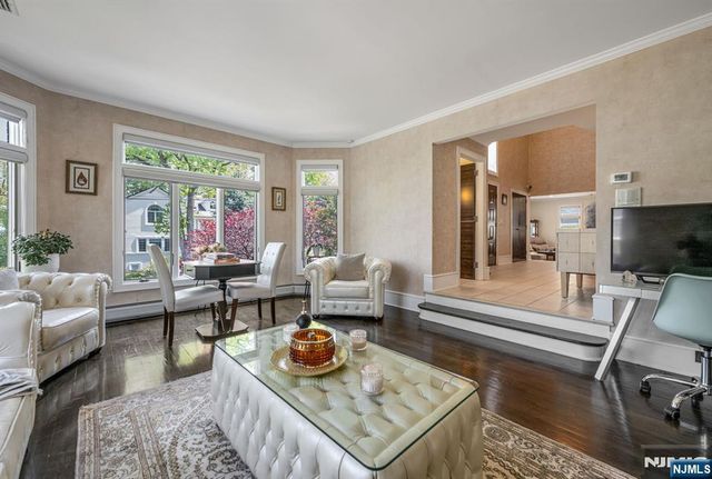 1115 Arcadian Way, Fort Lee, NJ 07024