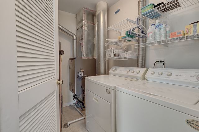 566 PINEBROOK Drive, Bolingbrook, IL 60490