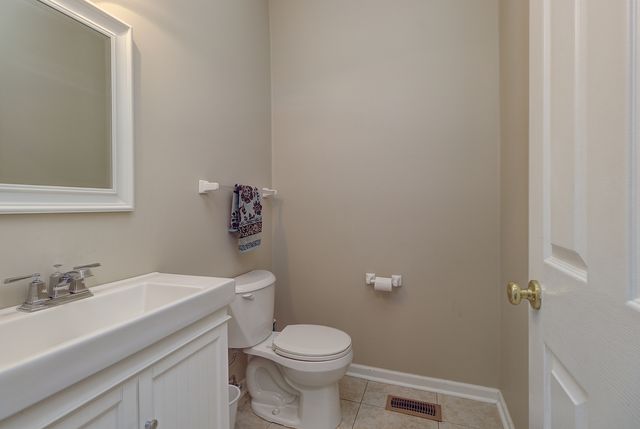 566 PINEBROOK Drive, Bolingbrook, IL 60490