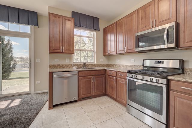 566 PINEBROOK Drive, Bolingbrook, IL 60490